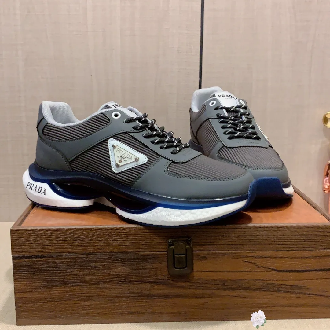 Men's men's shoes💰460💰💰🎩🎩[Lightning][Lightning] "PRADA*" The latest and most popular casual shoes, top brand [seduce] luxury ~ purchasing agency, top ~ quality. [Strong] The upper is made of imported breathable cowhide with material ➕ breathable sheepskin feet (•) and fine workmanship. The original stylish and stylish soft rubber wear-resistant and non-slip outsole is light and comfortable on the feet. The real thing looks better when taken in real life. 004: code: 38-44, 4️⃣ colors